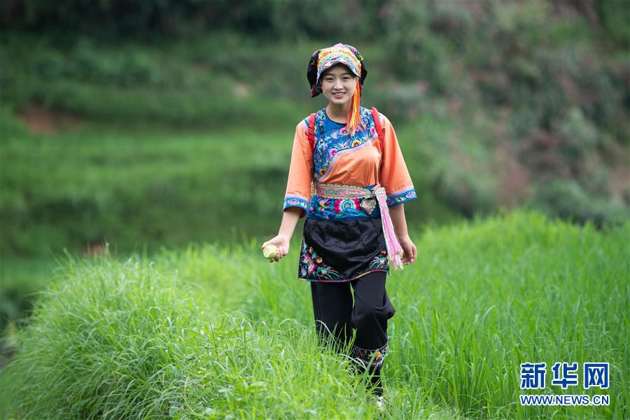 （新華全媒頭條·走向我們的小康生活·圖文互動(dòng)）（4）那山，那人，那苗寨——十八洞村三代人的奮斗史