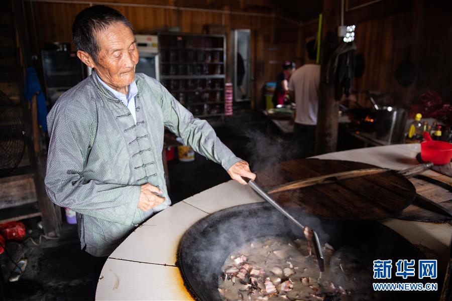 （新華全媒頭條·走向我們的小康生活·圖文互動(dòng)）（8）那山，那人，那苗寨——十八洞村三代人的奮斗史