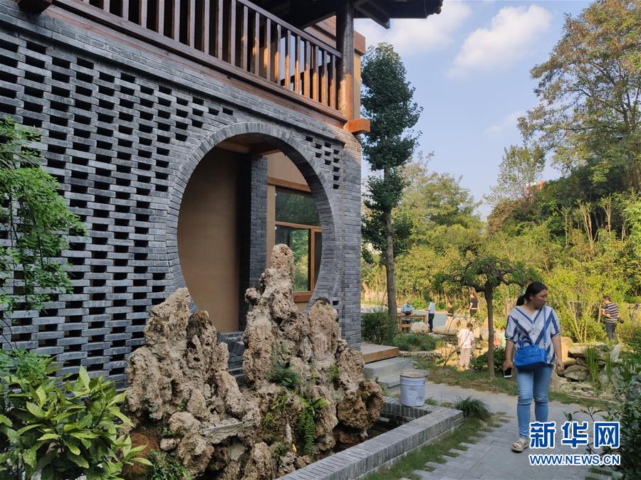 （走向我們的小康生活·圖文互動(dòng)）（1）游客來(lái)了，小康近了——生態(tài)旅游引領(lǐng)湖北山區(qū)蝶變二三事