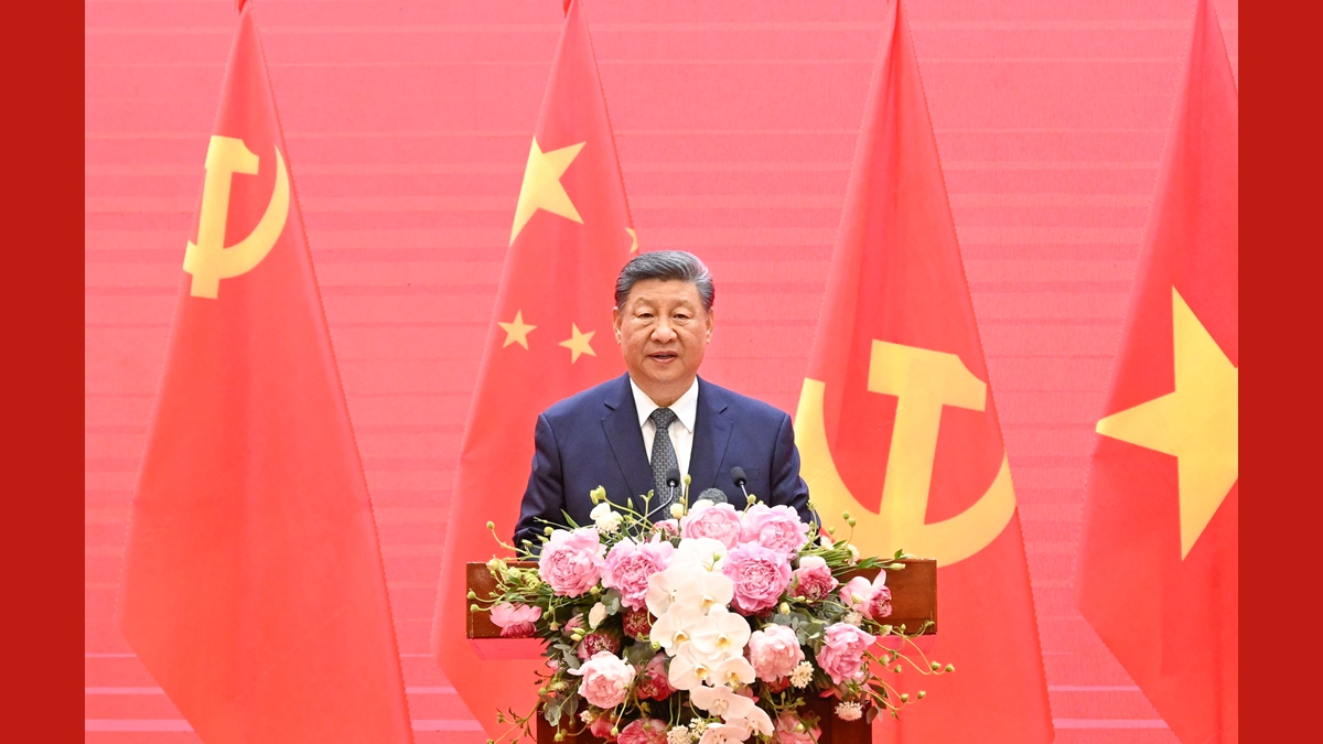 習近平同越共中央總書記蘇林、越南國家主席梁強共同會見中越人民大聯(lián)歡活動代表