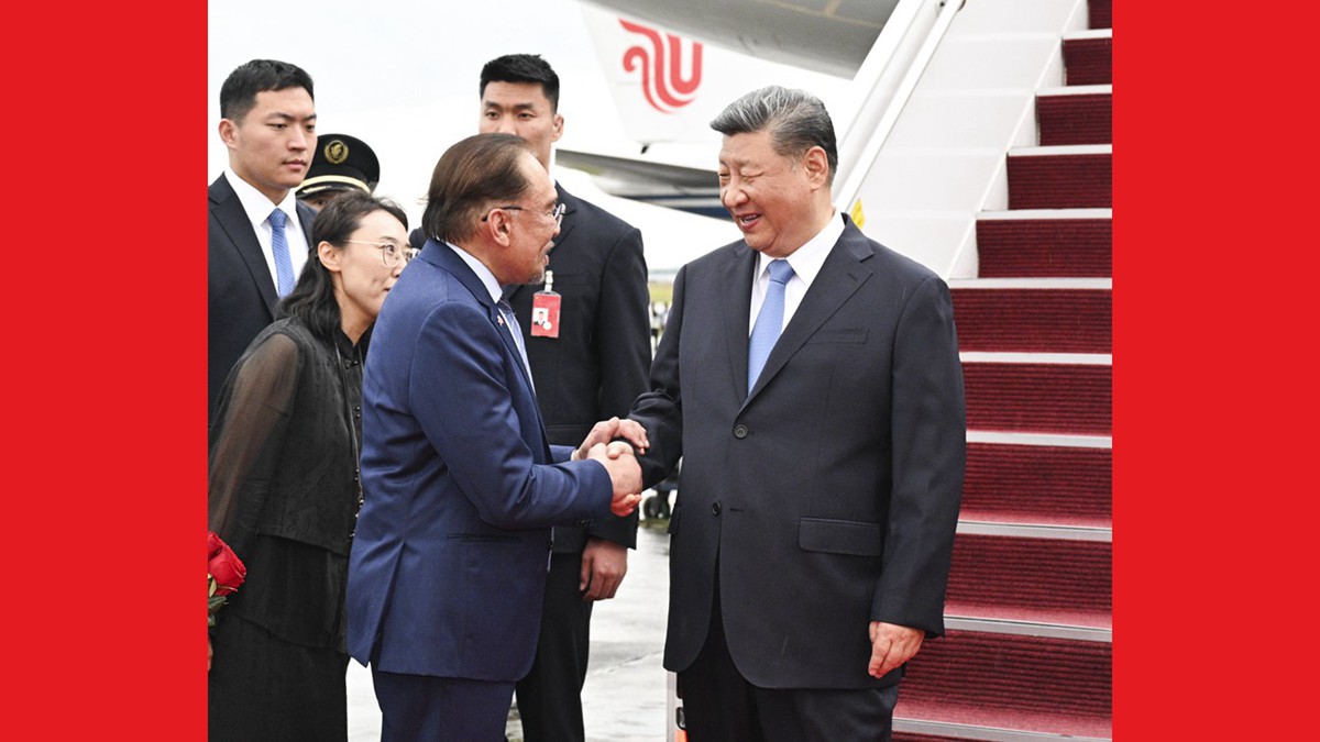習近平抵達吉隆坡對馬來西亞進行國事訪問